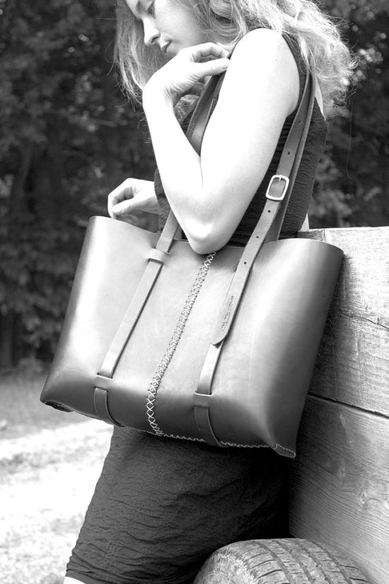 The Weekday tote in Brown steerhide
