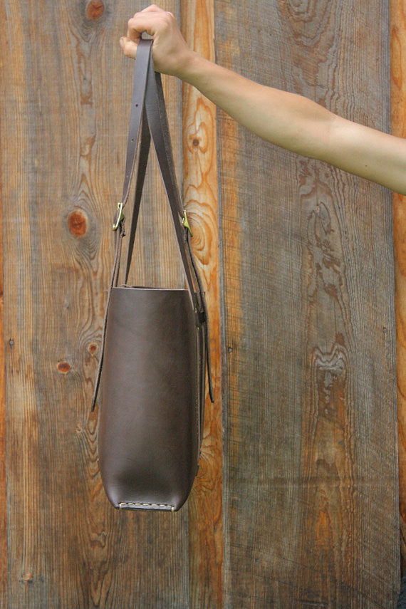 The Weekday tote in Brown steerhide